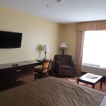 Poplar Tree Inn Stoughton Екстериор снимка