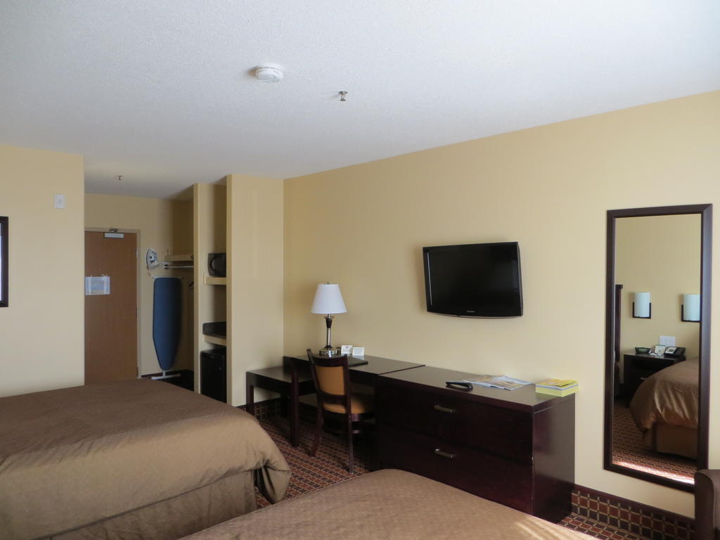 Poplar Tree Inn Stoughton Стая снимка