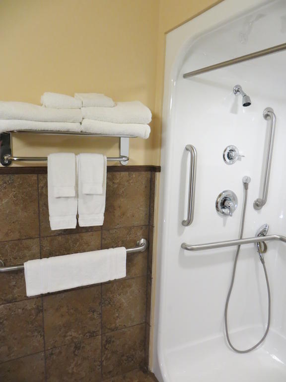 Poplar Tree Inn Stoughton Стая снимка