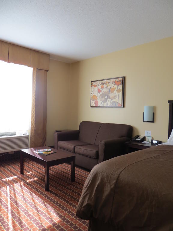 Poplar Tree Inn Stoughton Стая снимка
