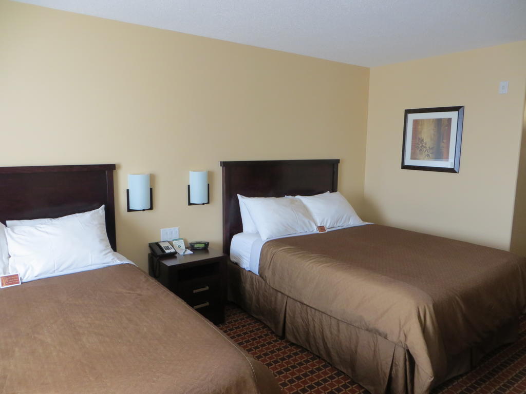 Poplar Tree Inn Stoughton Стая снимка