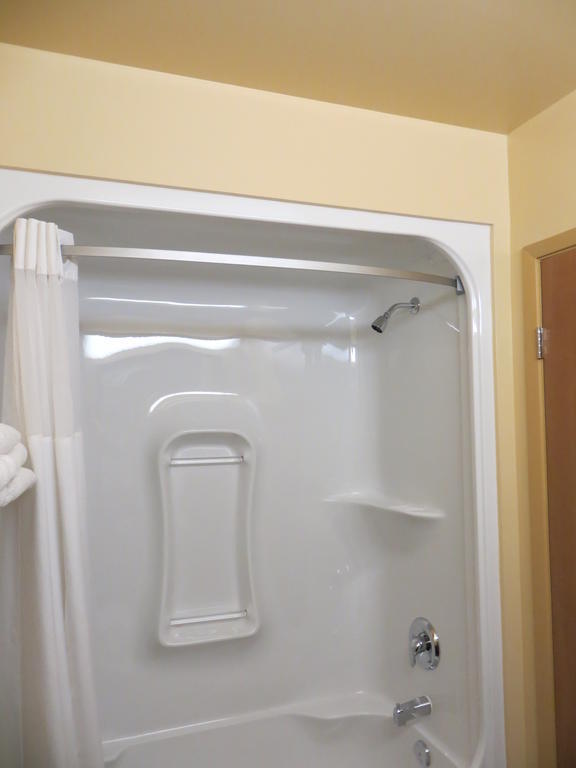 Poplar Tree Inn Stoughton Стая снимка