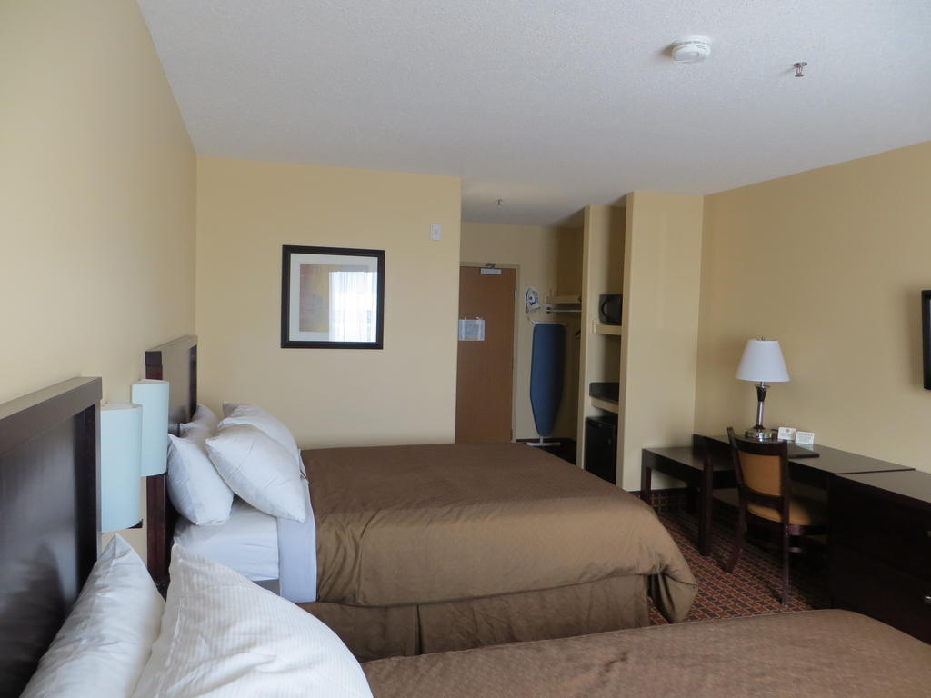 Poplar Tree Inn Stoughton Стая снимка
